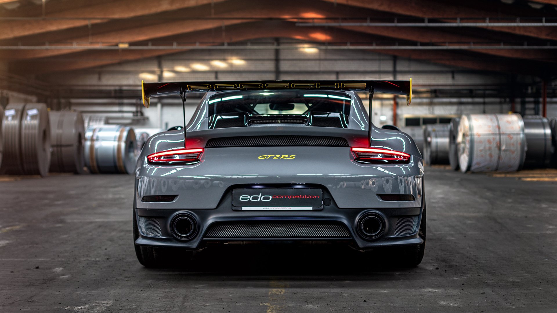 AC米兰队-教练是否通过设定压迫频率来引导对手节奏，教练帮学员压腿